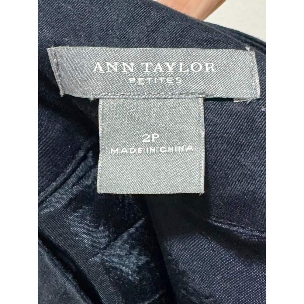 Ann Taylor Petites Navy Blue Floral Embroidered A-Line Skirt Size 2P - Picture 3 of 5